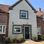 Holiday home Family Tides, The Bay, 2 Bedrooms, Patio Garden, Parking Nearby, 2 Dogs Welcome Filey