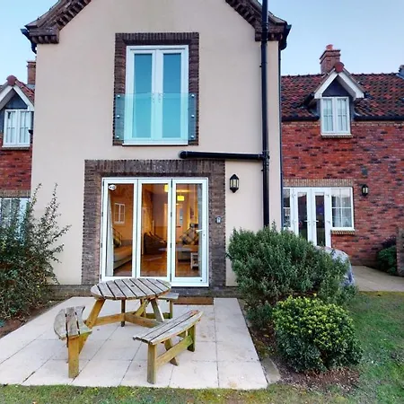 Family Tides At The Bay Filey, Sleeps 5-6, 2 Dogs Welcome For Free Too * Filey