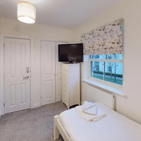 Family Tides, The Bay, 2 Bedrooms, Patio Garden, Parking Nearby, 2 Dogs Welcome * Filey