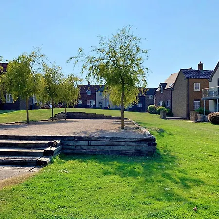 Family Tides, The Bay, 2 Bedrooms, Patio Garden, Parking Nearby, 2 Dogs Welcome * Filey