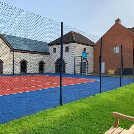 Family Tides, The Bay, 2 Bedrooms, Patio Garden, Parking Nearby, 2 Dogs Welcome Filey