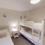 Family Tides, The Bay, 2 Bedrooms, Patio Garden, Parking Nearby, 2 Dogs Welcome * 파일리