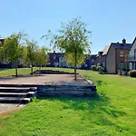 Family Tides, The Bay, 2 Bedrooms, Patio Garden, Parking Nearby, 2 Dogs Welcome * Filey