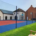 Family Tides, The Bay, 2 Bedrooms, Patio Garden, Parking Nearby, 2 Dogs Welcome 파일리