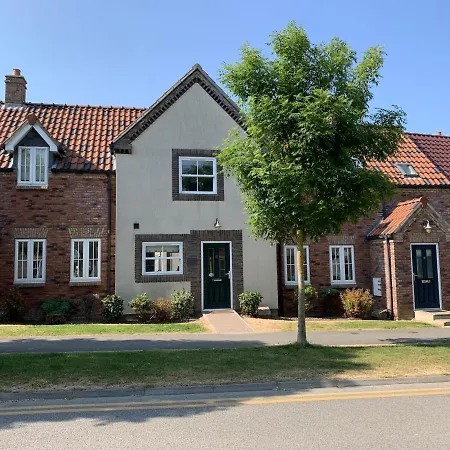 Family Tides, The Bay, 2 Bedrooms, Patio Garden, Parking Nearby, 2 Dogs Welcome
