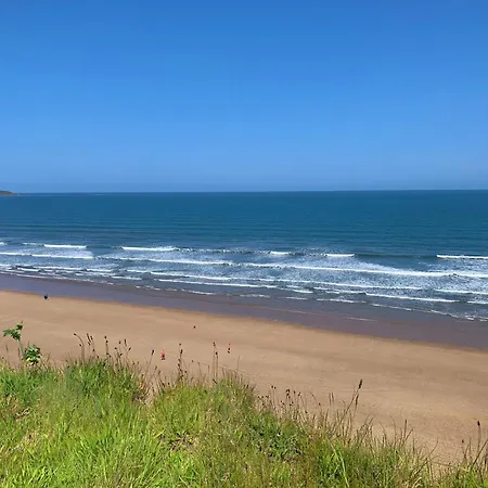 Family Tides, The Bay, 2 Bedrooms, Patio Garden, Parking Nearby, 2 Dogs Welcome 펜션