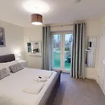 Family Tides, The Bay, 2 Bedrooms, Patio Garden, Parking Nearby, 2 Dogs Welcome Nyaraló